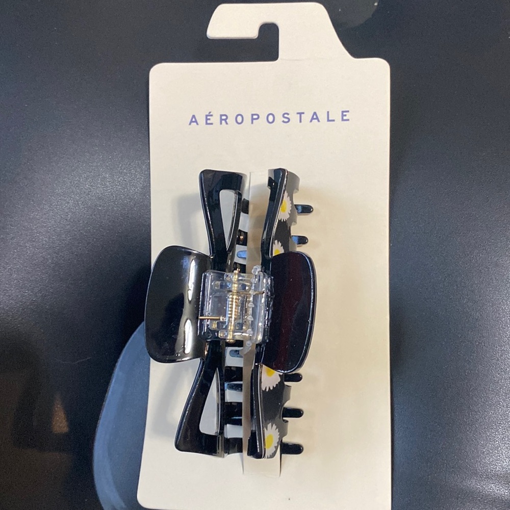 Aeropostale hair clip